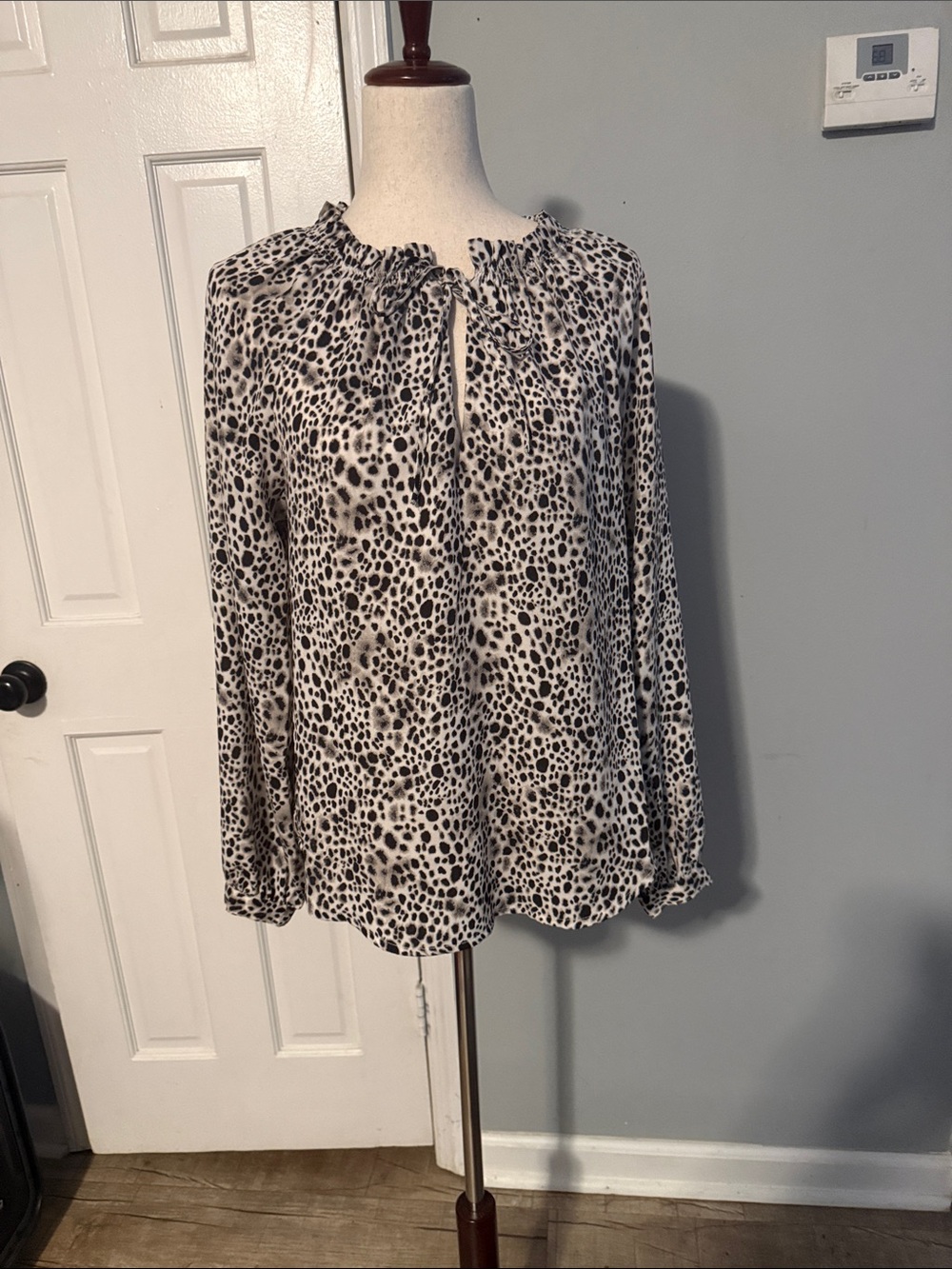 Women's Black and White Leopard Print Long-Sleeve Blouse